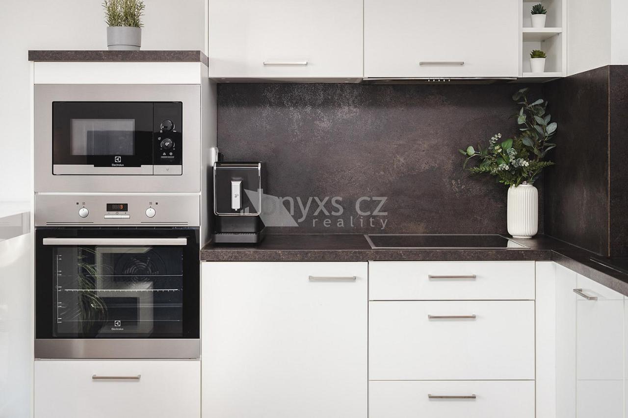 Letnany 168 S Parkovanim V Garazi Zdarma Apartament