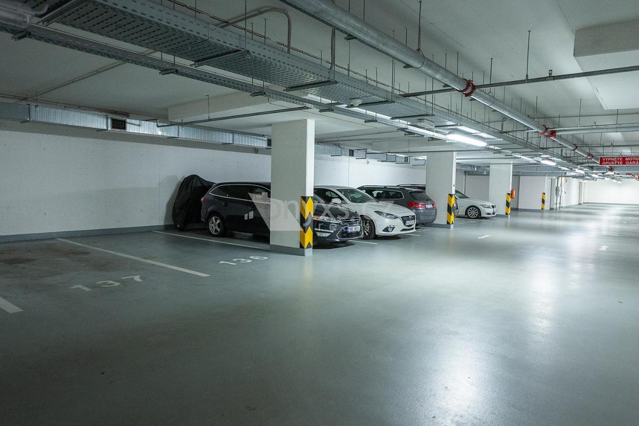 Letnany 168 S Parkovanim V Garazi Zdarma Apartament